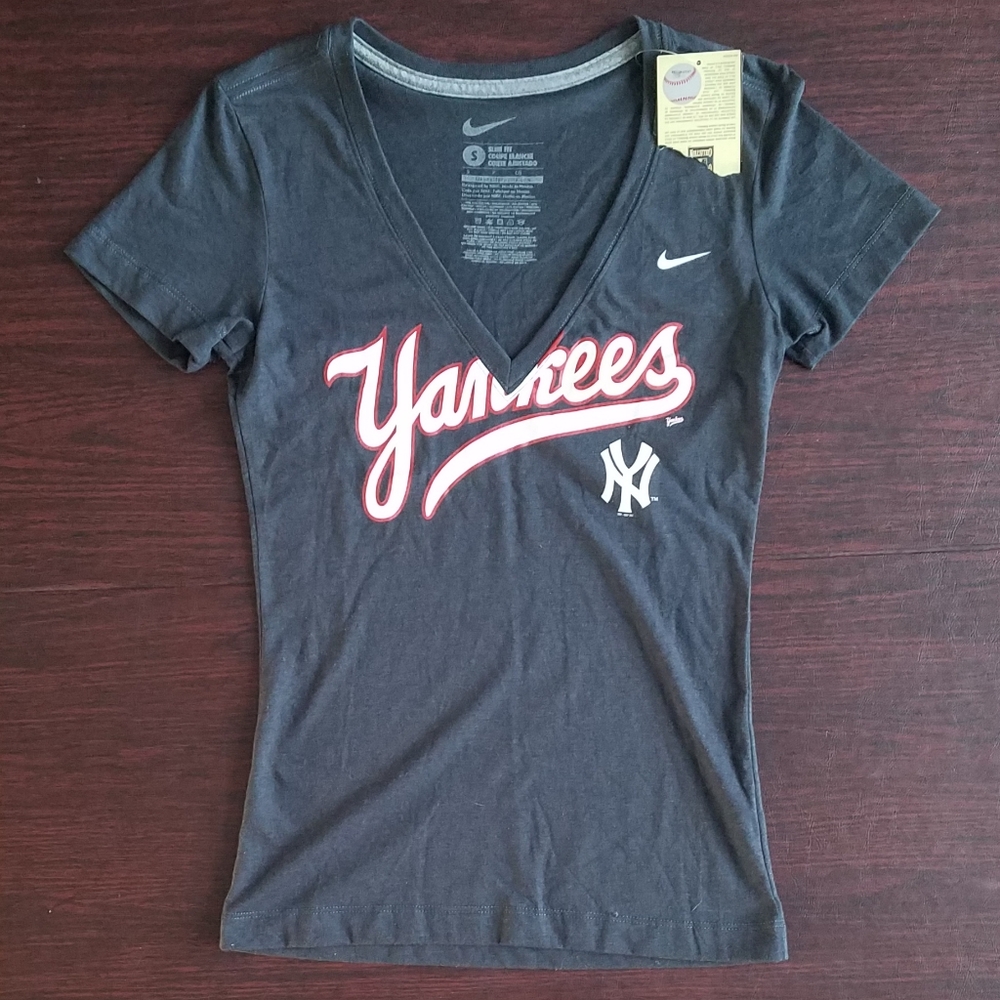 NWT Yankees V-neck Tee